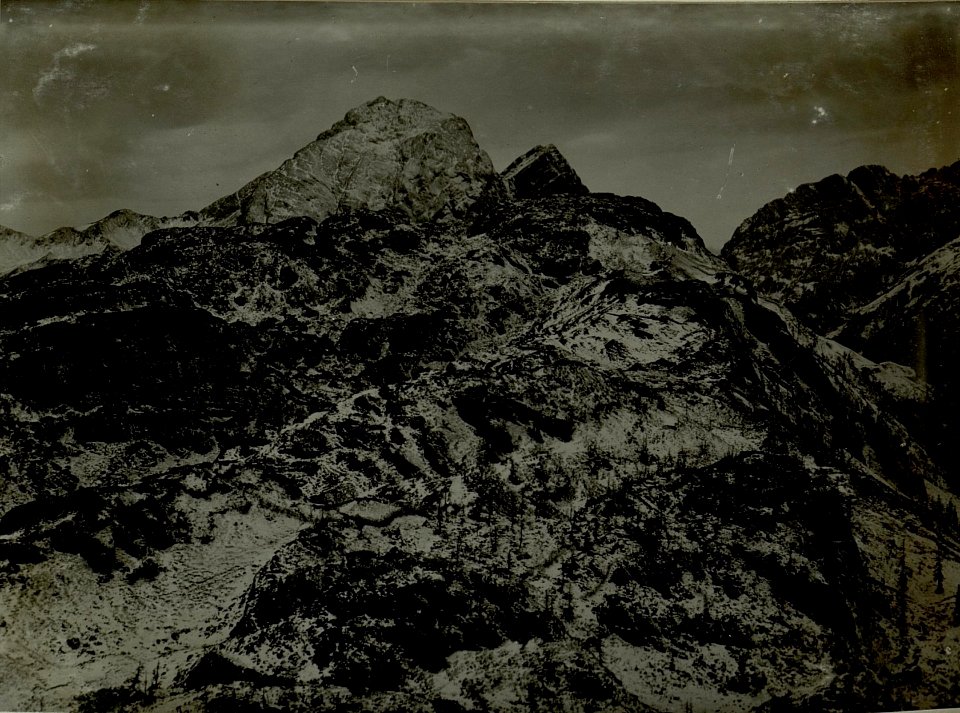 Blick auf die Stellungen am Kameelrücken und kleinen Pal. (BildID 15481982)