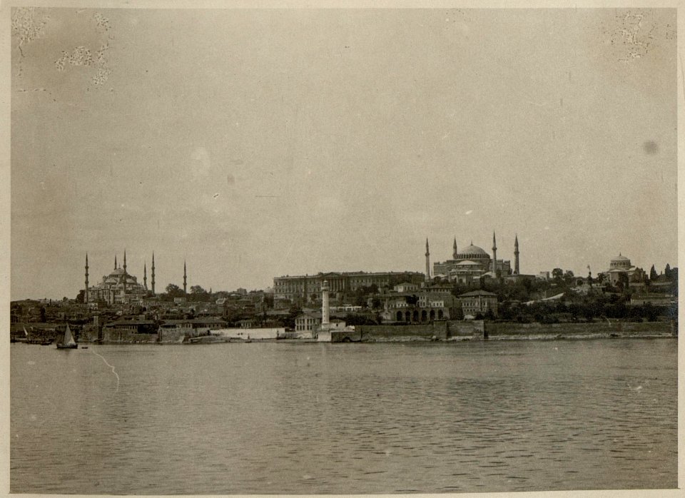 Blick gegen Hagia Sophia und Sultan Ahmed Moschee, Istanbul (Konstantinopel) (BildID 15545525)