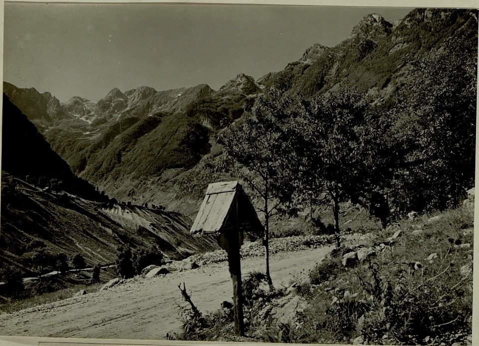 Blick in das LIPENJETAL. Aufgenommen am 18. Juli 1916. (BildID 15479852)