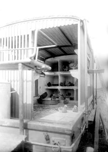 Blick in den mobilen Brieftaubenwagen - CH-BAR - 3240824