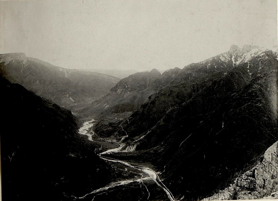 Blick in's Val d' Astico vom Werke Gschwendt. Aufgenommen im Mai 1916. (BildID 15533951)