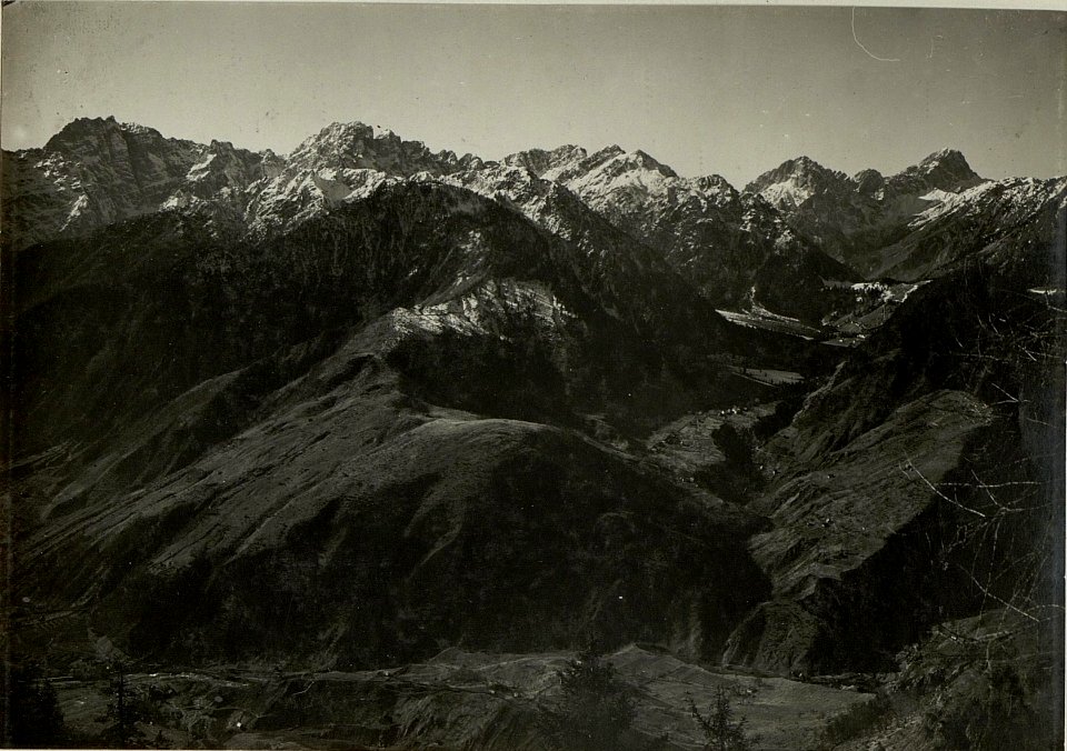 Blick vom Artillerie Beobachtungsstand ins Fellatal mit Pontebba und insAupatal. Standpunkt, Artillerie Beobachter Brisia. (BildID 15468837)