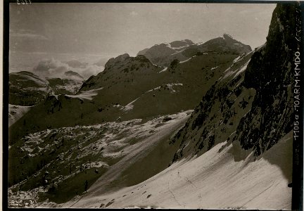 Blick vom Groß-Sattel (Kote 1947 zwischen dem Trogkofel und dem Zweikofel) nach Osten, Südosten auf das Gebiet der Rudnikalm. (BildID 15736765)
