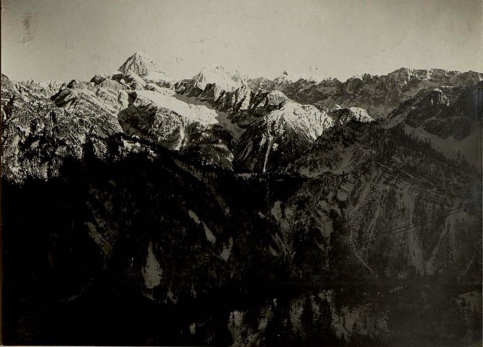 Blick vom Artillerie Beobachterstand Gruppe V, Prassniksattel nach Süden, Südosten und Osten. Standpunkt, Artillerie Beobachter Gruppe V. (BildID 15466293)