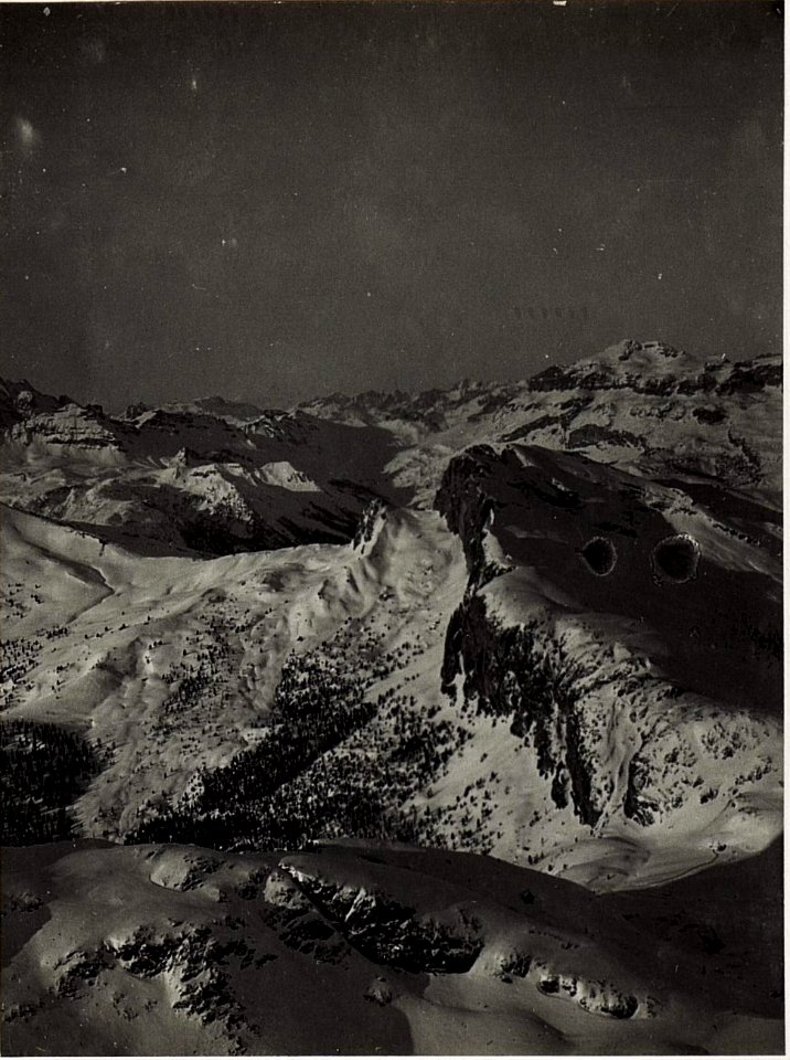 Blick vom kleinen Lagazuoi auf den kleinen Settsass mit Siefsattel. (BildID 15576810)