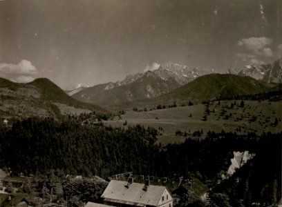 Blick vom Brigade-Komdo Tarvis nach S.O., S.u.S.W. (26-6.1917.) (BildID 15799300)