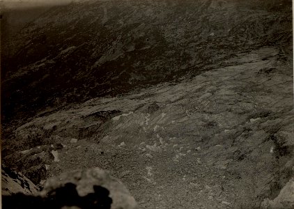 Blick vom Artillerie Beobachter mittleren ROMBON auf das Karstplateau. Aufgenommen am 23. Juli 1916. (BildID 15478353)