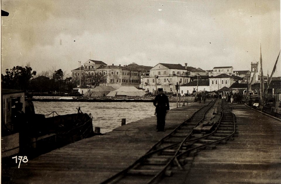 Blick vom Molo in Durazzo gegen Schloss d.Fürsten WIED. (BildID 15571280)