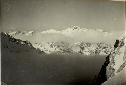 Blick vom Großsattel (Kote 1947 zwischen Trogkofl und Zweikofl). Nach Westen auf den Kessel der Rattendorferalm. (BildID 15467836)