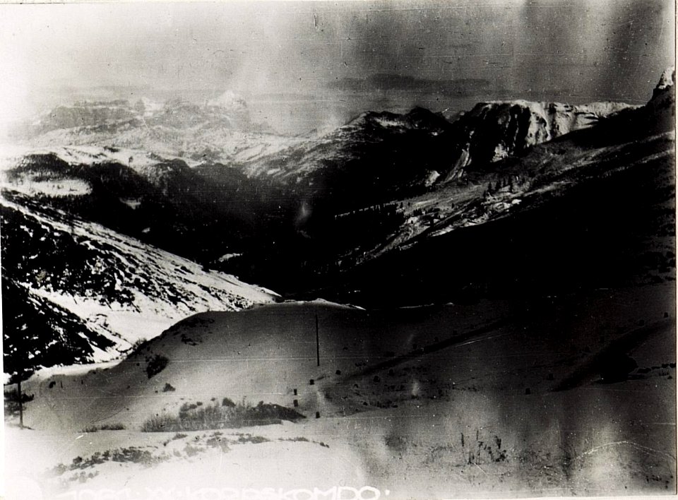 Blick vom Pordoi - Joch gegen Cherzplateau, Sief und Settsass. (BildID 15581177)