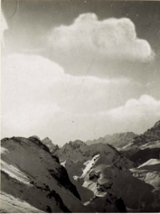 Blick vom kleinen Lagazuoi auf die feindlichen Stellungen. (BildID 15576782)