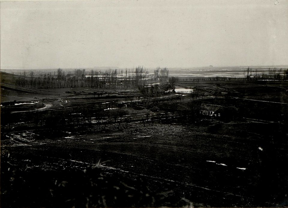 Blick vom Schützengraben bei Osrtrov gegen wislica mit abgesch. Kirchturm. (BildID 15539649)