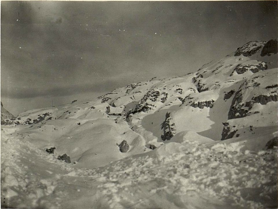 Blick vom rechten Flügel der Cuklastellung auf die italienische Stellung. (BildID 15468991)