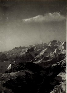 Blick vom kleinen Lagazuoi auf Buchenstein mit feindlichen Ölacherstellungen. (BildID 15576796)