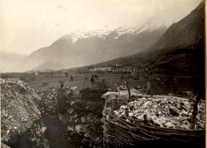 Blick vom Schützengraben gegen Flitsch, Ravelnikstellung. (BildID 15470426)