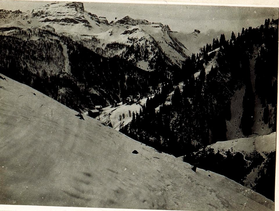 Blick vom Weg Alpenrose gegen Cherz. (BildID 15582653)