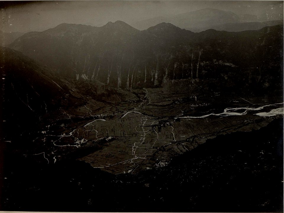 Blick vom ROMBONHANG in das FLITSCHERBECKEN. Aufgenommen am 23. Juli 1916. (BildID 15478234)