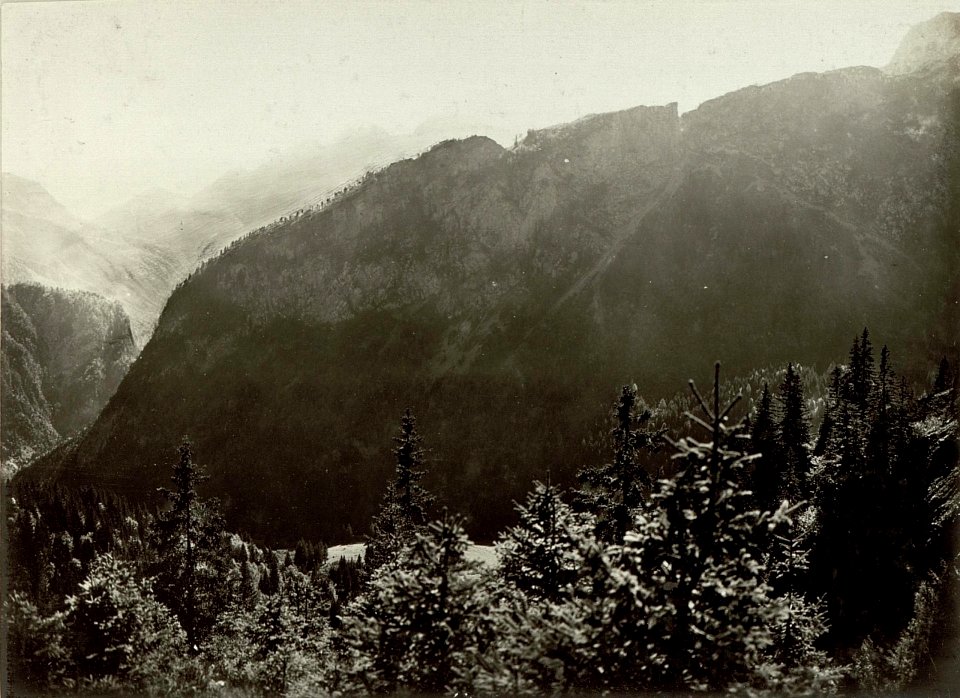 Blick vom Wege zur Kronalpe nach Süden auf MAlurch. Aufgenommen am 22.September 1915. (BildID 15462001)