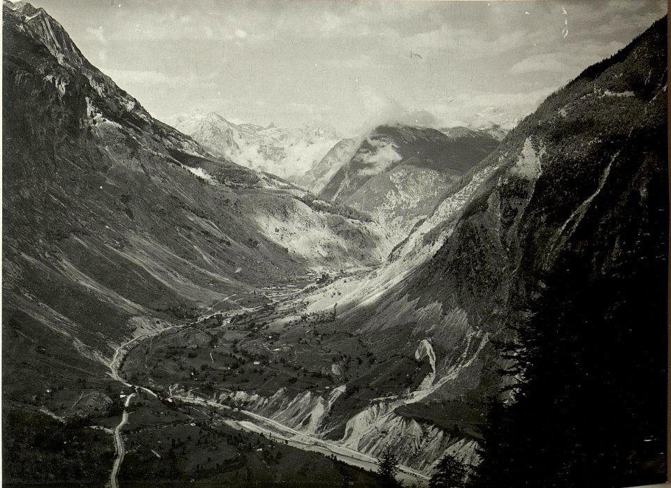 Blick vom PULVONWEG in das SOCATAL. Auf gen. am 29. Juli 1916. (BildID 15478808)