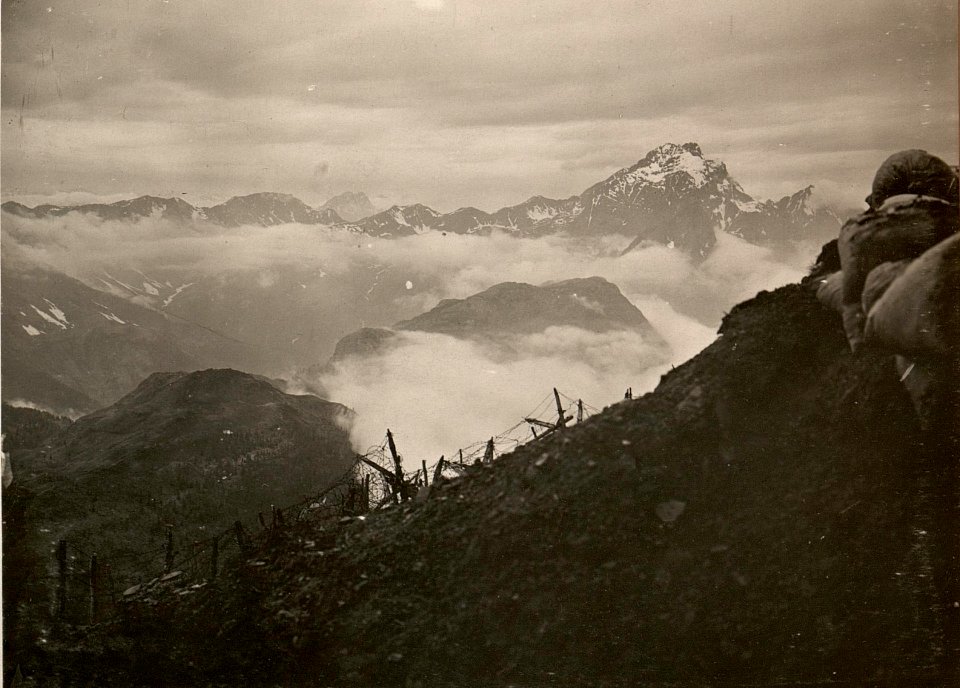 Blick von den Köderköpfen auf die PALKETTE, links der Gamsspitz. Aufgenommen am 18. Juni 1916. (BildID 15476322)