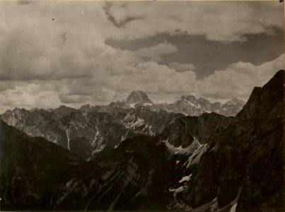 Blick von der KARNIZA Scharte gegen den MANGART und den JALOVEC. Aufgenommen am 25. Juni 1916. (BildID 15476658)