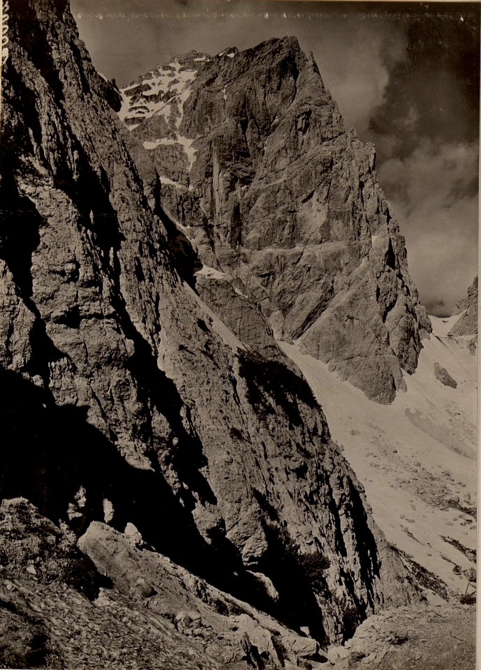 Blick von der KARNIZA Scharte gegen den WISCHBERG und den NABOIS mit der grossen NABOISSCHARTE. Aufgen. am 25.VI.1916. (BildID 15476679)