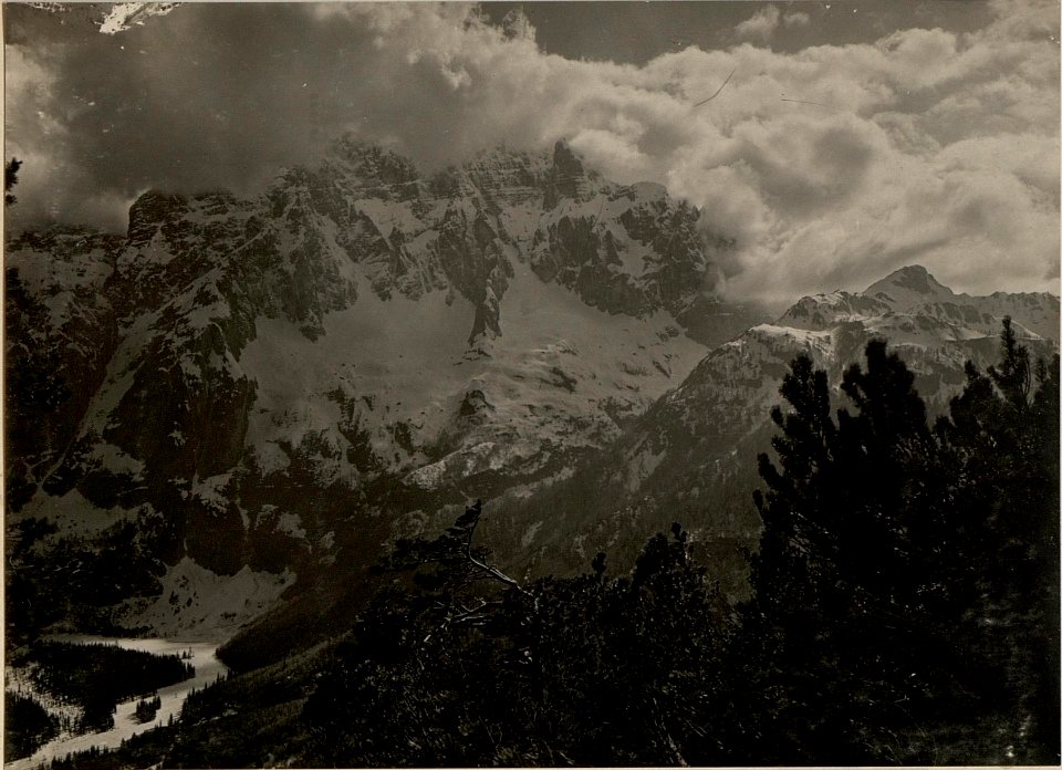 Blick von der Kote 1515 gegen den Montasch, aufgenommen am 4. Mai 1916 (BildID 15474221)