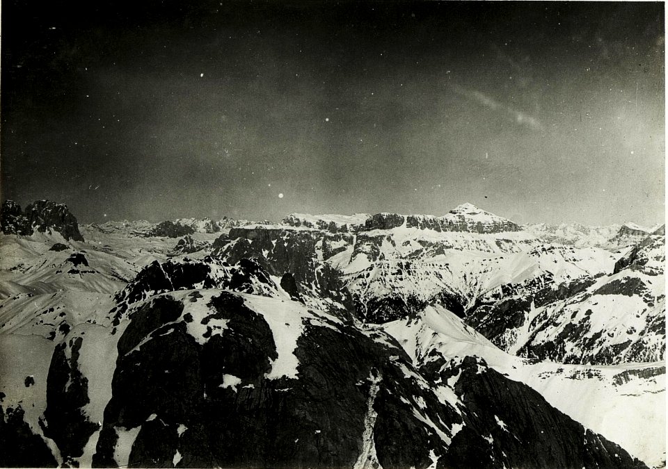 Blick von Cima di Costabella gegen Cadinwände, Marmolata, Sellagruppe. (BildID 15588595)