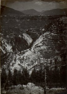 Blick von der Assa-Schlucht in die Mühlbach-Schlucht mit Roana.(Von oben gesehen.) (BildID 15647169)
