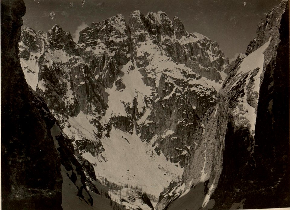 Blick von der Naboisscharte gegenden Montasch, aufgenommen am 4. Mai 1916 (BildID 15474200)