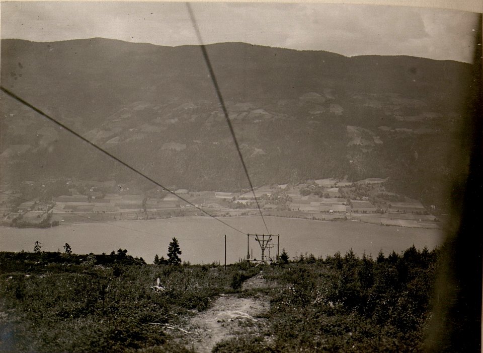 Blick von der Drahtseilbahn auf den Ossiacher-See. (BildID 15799846)
