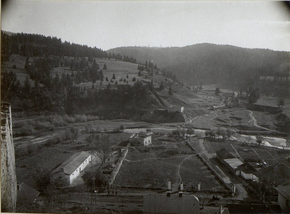 Blick von der Ruine Gyimespass gegen Csikgyimesbükk (BildID 15657061)