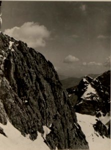 Blick von der Naboisscharte gegen den Mangart, aufgenommen am 4. Mai 1916 (BildID 15474249)