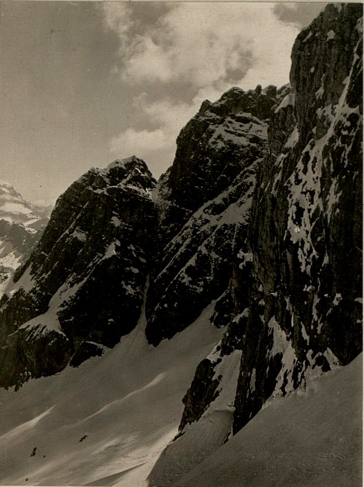 Blick von der Naboisscharte gegen den Mangart, aufgenommen am 4. Mai 1916 (BildID 15474263)