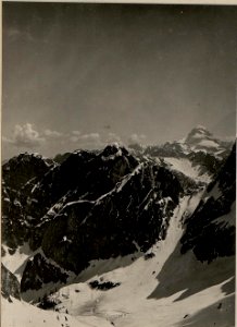 Blick von der Naboisscharte gegen den Mangart, aufgenommen am 4. Mai 1916 (BildID 15474256)