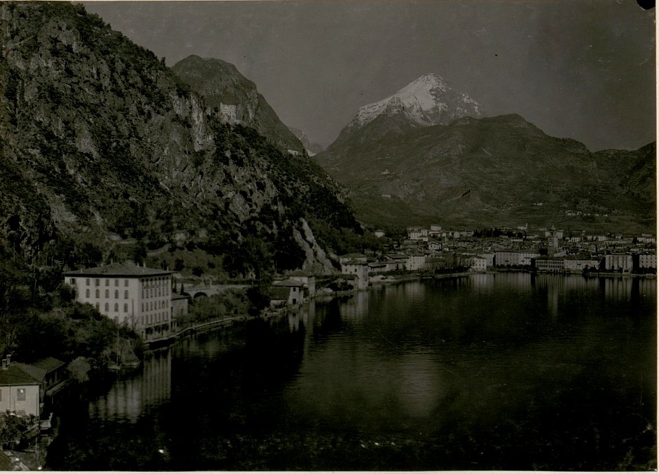 Blick von der Ponalestrasse gegen Riva. (BildID 15514453)