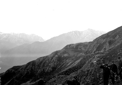 Blick von einer Artilleriestellung in die eindrucksvolle Bergwelt - CH-BAR - 3239748