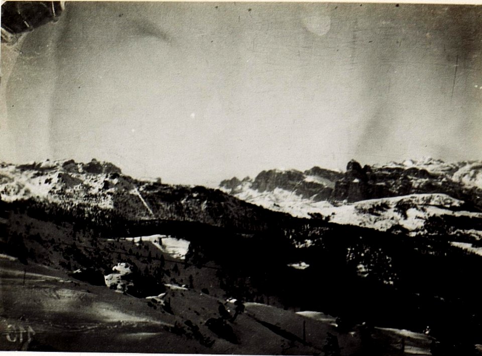 Blick von Valparola-Sattel gegen großen und kleinen Valparola. (BildID 15582492)