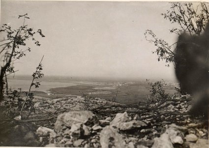 Blick von Kote 279 (Hermada) gegen Monfalcone 29.8.17. (BildID 15600389)