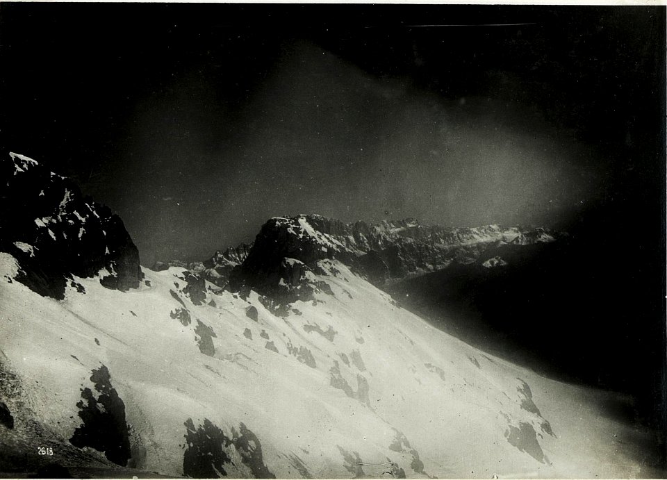 Blick von Oberbescul gegen Mesolagrat (Mesolina). (BildID 15588169)