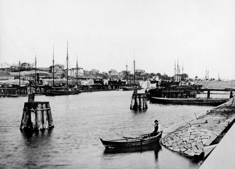 Blick von Südwest in den Holtenauer Binnenhafen am Nord-Ostsee-Kanal (Kiel 45.018)
