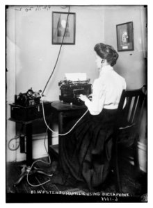 Blind stenographer using dictaphone LCCN2014689133