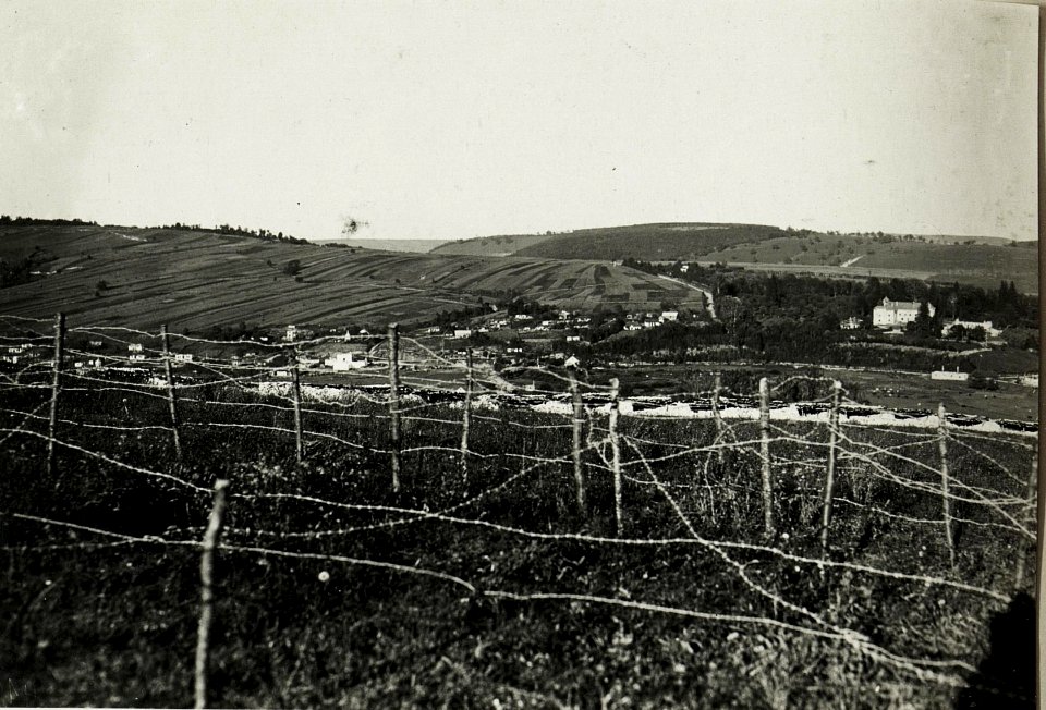 Blick über die eigene Stellung auf die Gegn.bei Zawalow an der Zlota Lipa. (BildID 15432567)