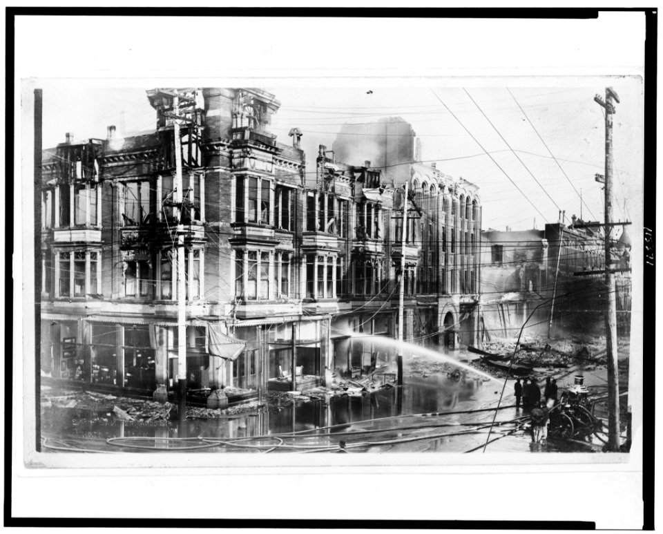 Block of burned buildings in San Francisco after the 1906 earthquake with fire truck spraying water on them LCCN95504347