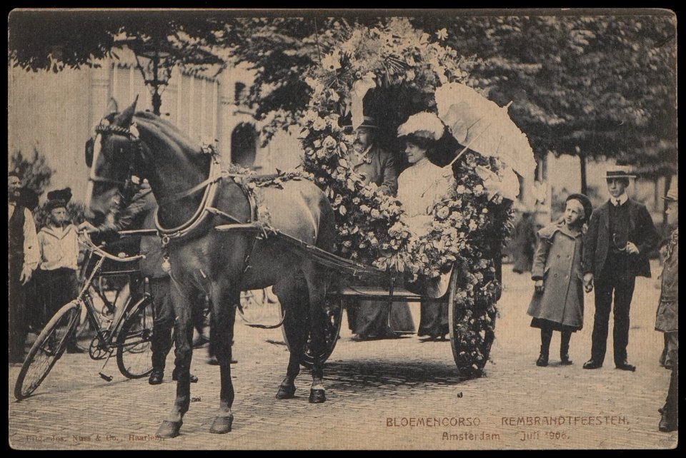 Bloemencorso tijdens de Rembrandtfeesten. Uitgave Jos Nuss, Amsterdam, Afb PBKD00447000002