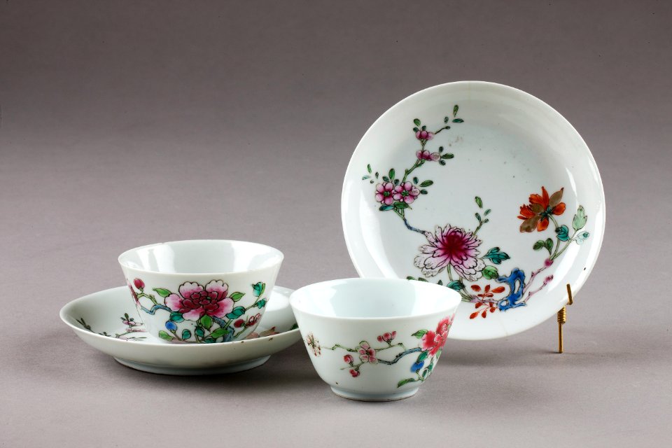 Blommigt kinesiskt porslin från 1700-talet - Hallwylska museet - 96108