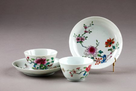 Blommigt kinesiskt porslin från 1700-talet - Hallwylska museet - 96108 photo
