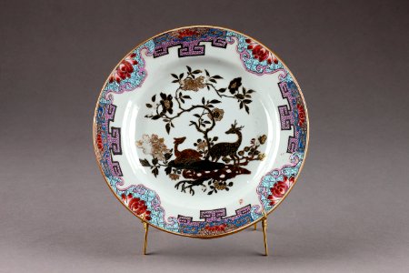Blommig porslinstallrik gjord i Kina 1735 cirka - Hallwylska museet - 96079 photo