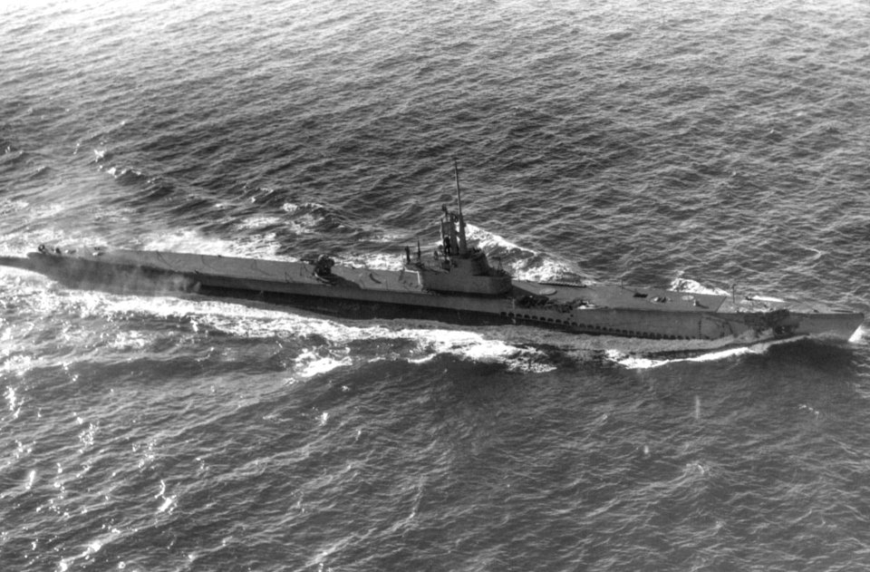 Blower (SS-325) off the New England coast