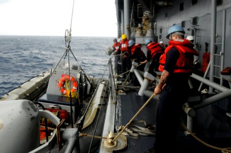Blue Ridge rescues fishermen in Philippine Sea 150325-N-SX614-029